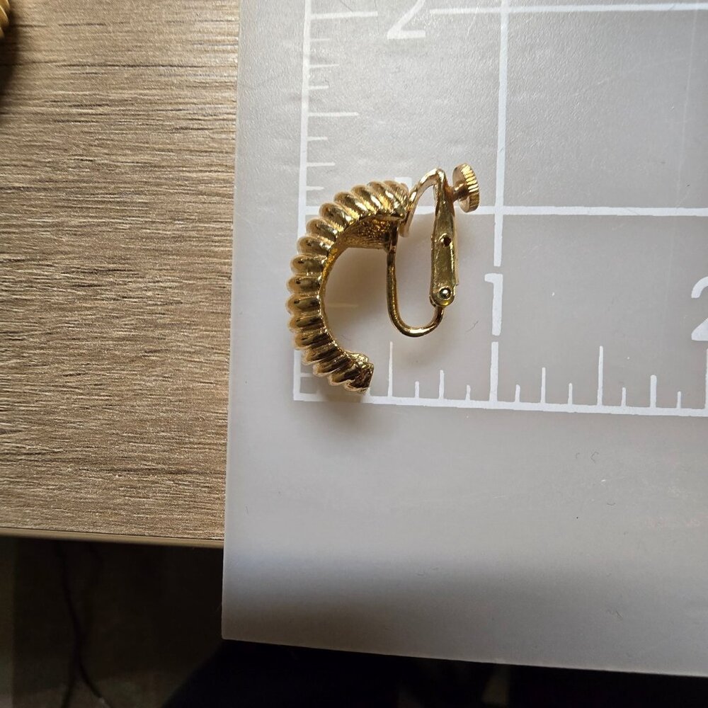 Vintage Gold-Tone Ribbed Shrimp Hoop Clip-On Earrings - Picture 8 of 8